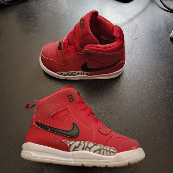 Nike Jordan Legacy 312Toro Toddler Sneakers - Picture 9 of 13